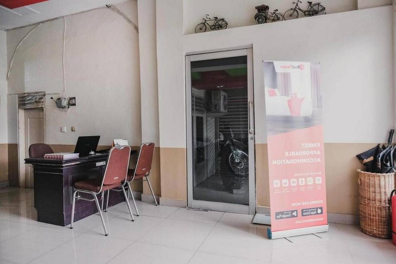 Reddoorz @ Jalan Stm Medan Hotel Exterior foto